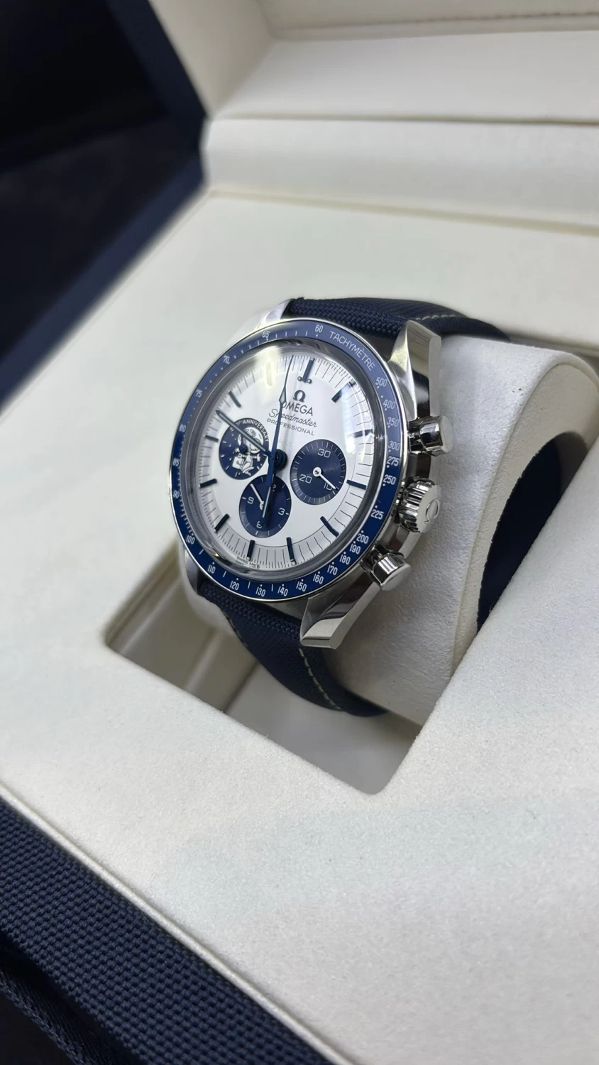     Omega Speedmaster Snoopy 