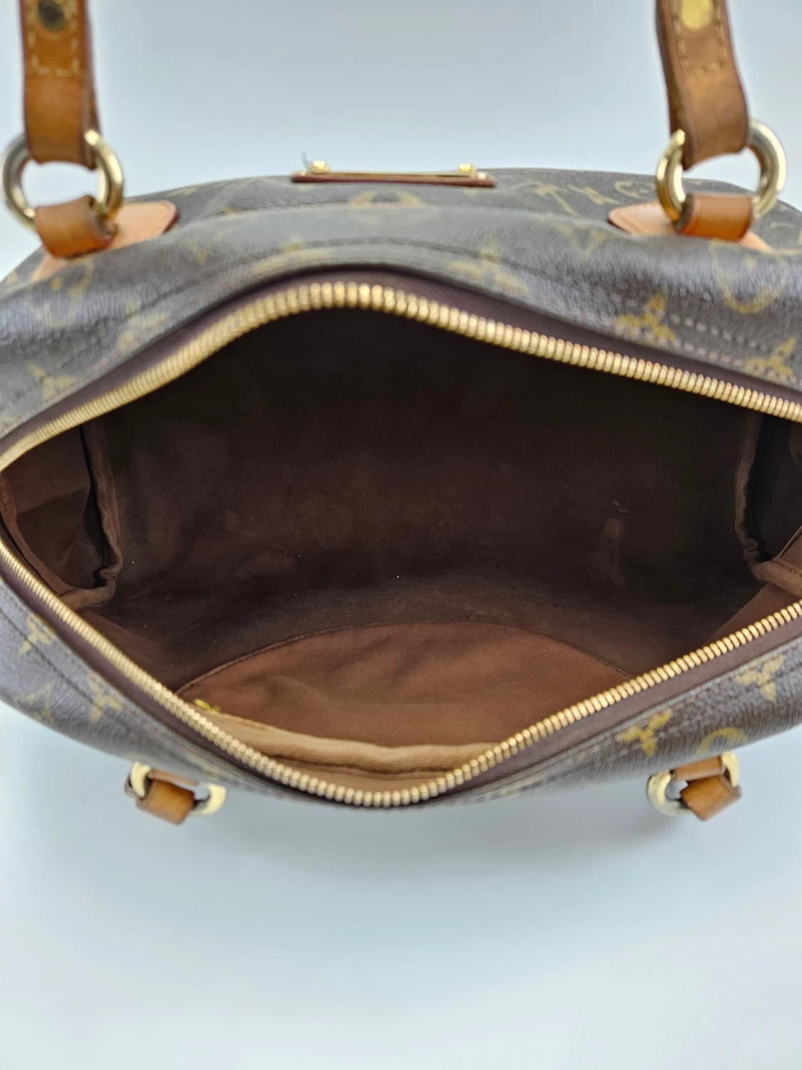     حقيبة لويس فويتون مونوغرام قماش Montorgueil GM 