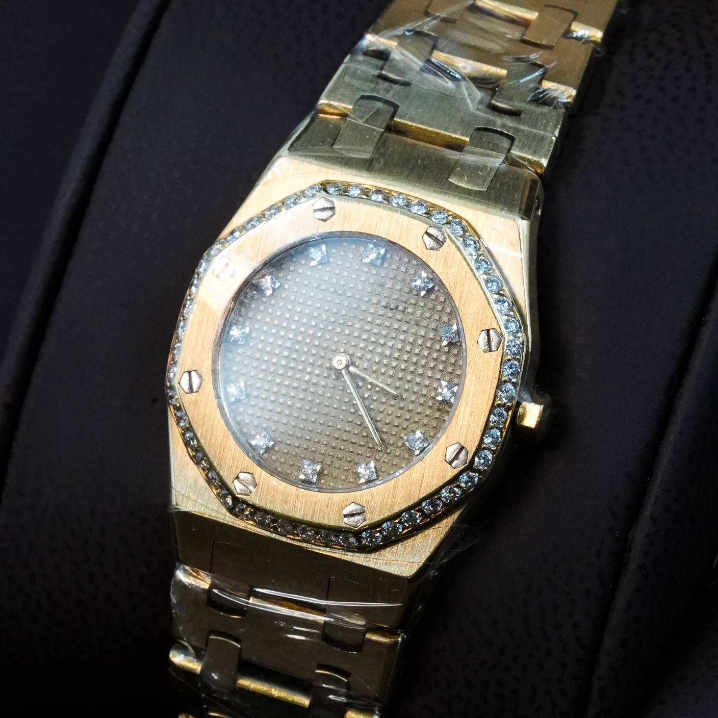     Audemars Piguet Royal Oak (Ladies/Mid-Size, Yellow Gold, Diamond Set) 