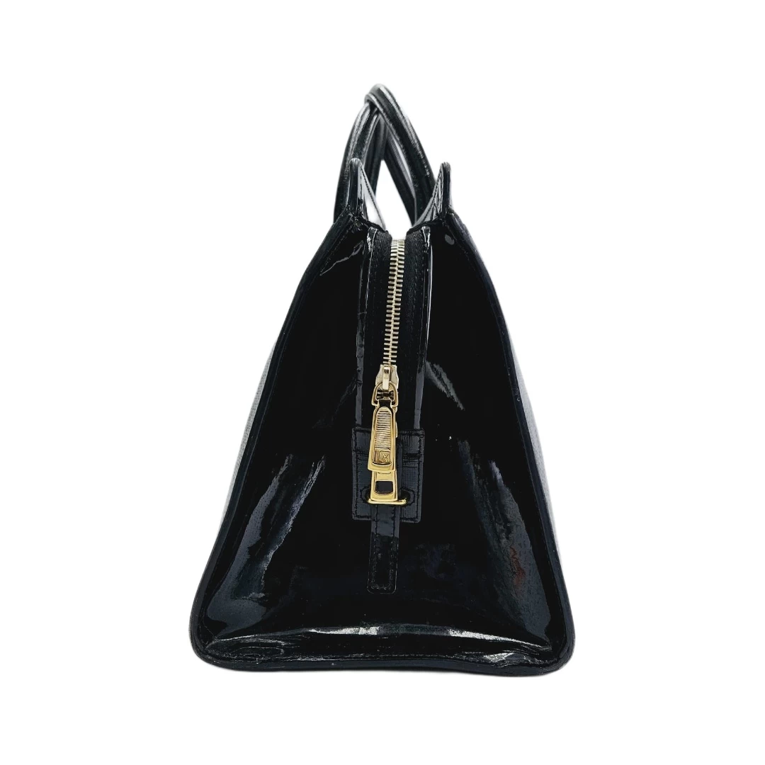     حقيبة سان لوران كاباس تشيك السوداء 