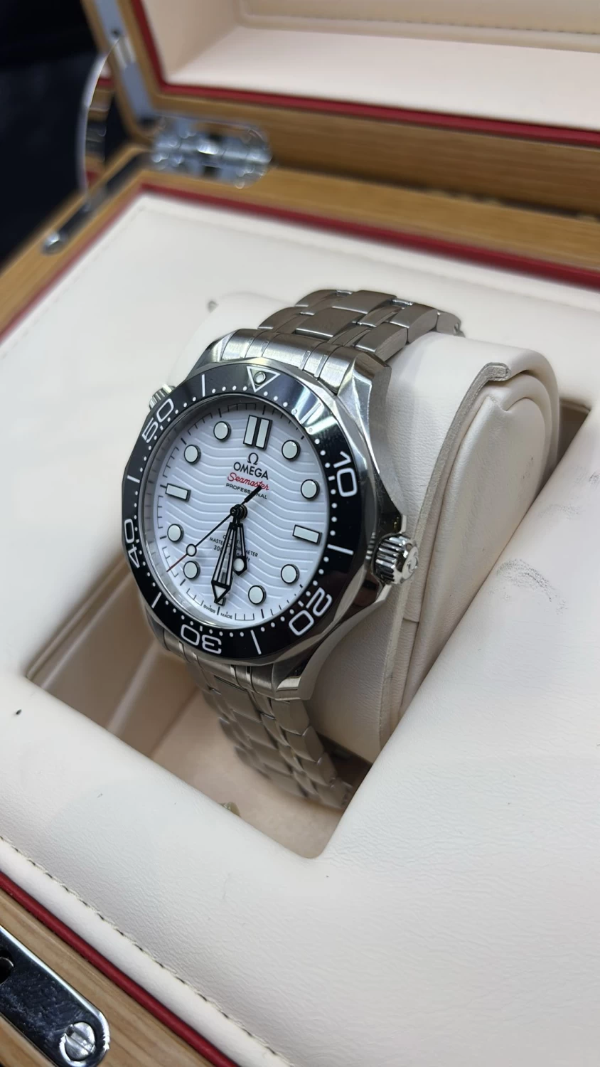     اوميغا سي ماستر دايفر 