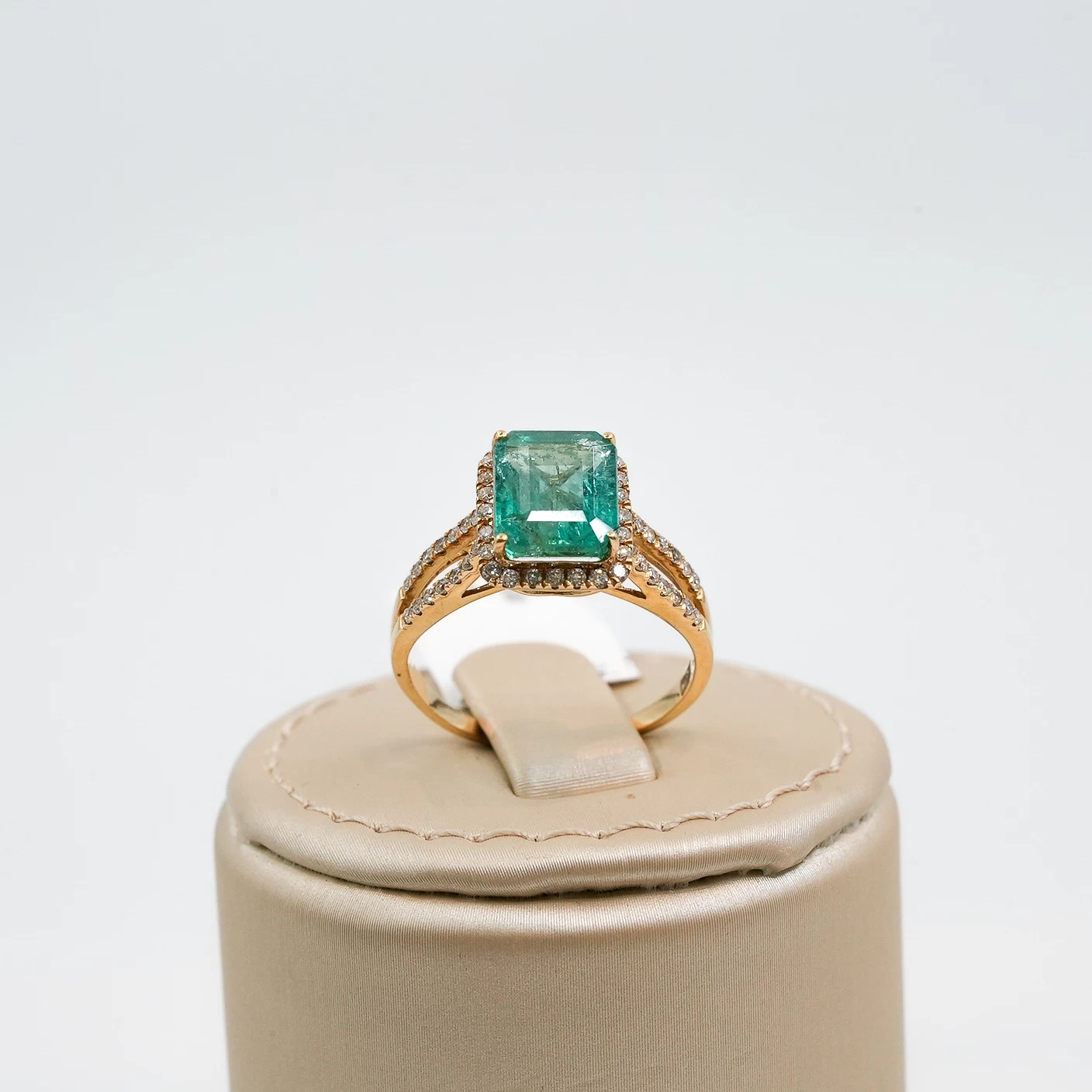     Diamond Emerald Ring 