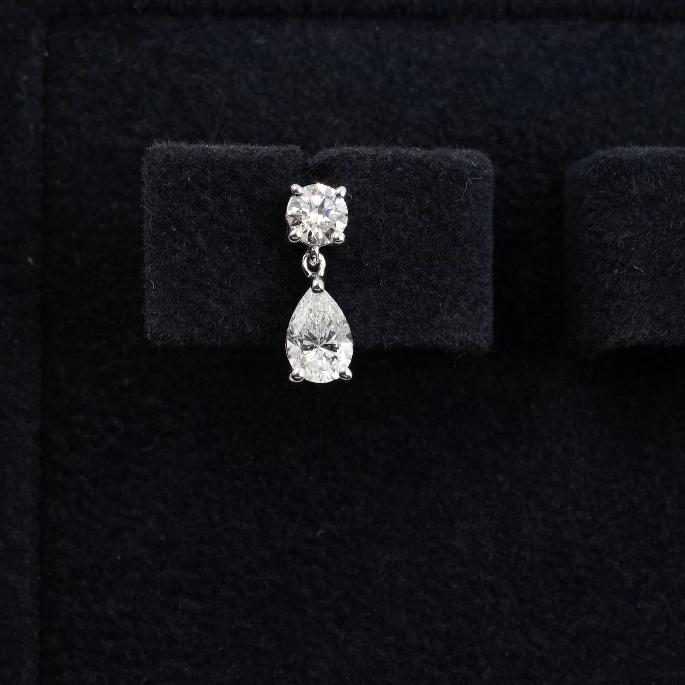     Women Diamond Earrings 