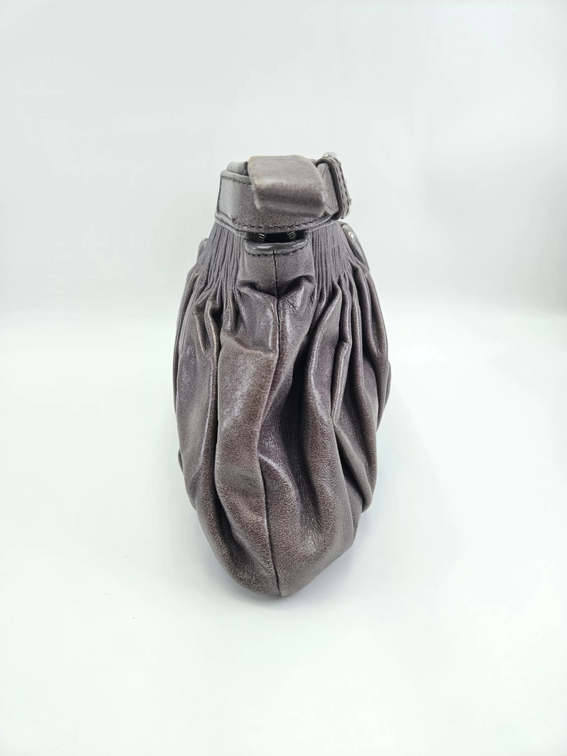     حقيبة كلاتش ميو ميو 