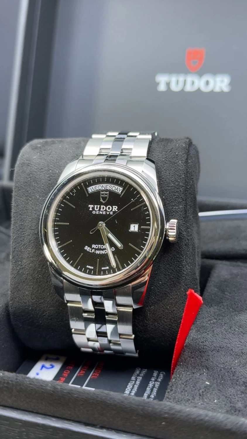     Tudor Glamour 