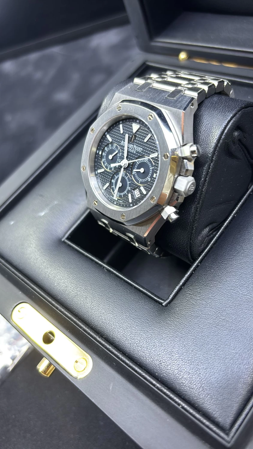     Audemars Piguet Royal Oak - Men's watch 