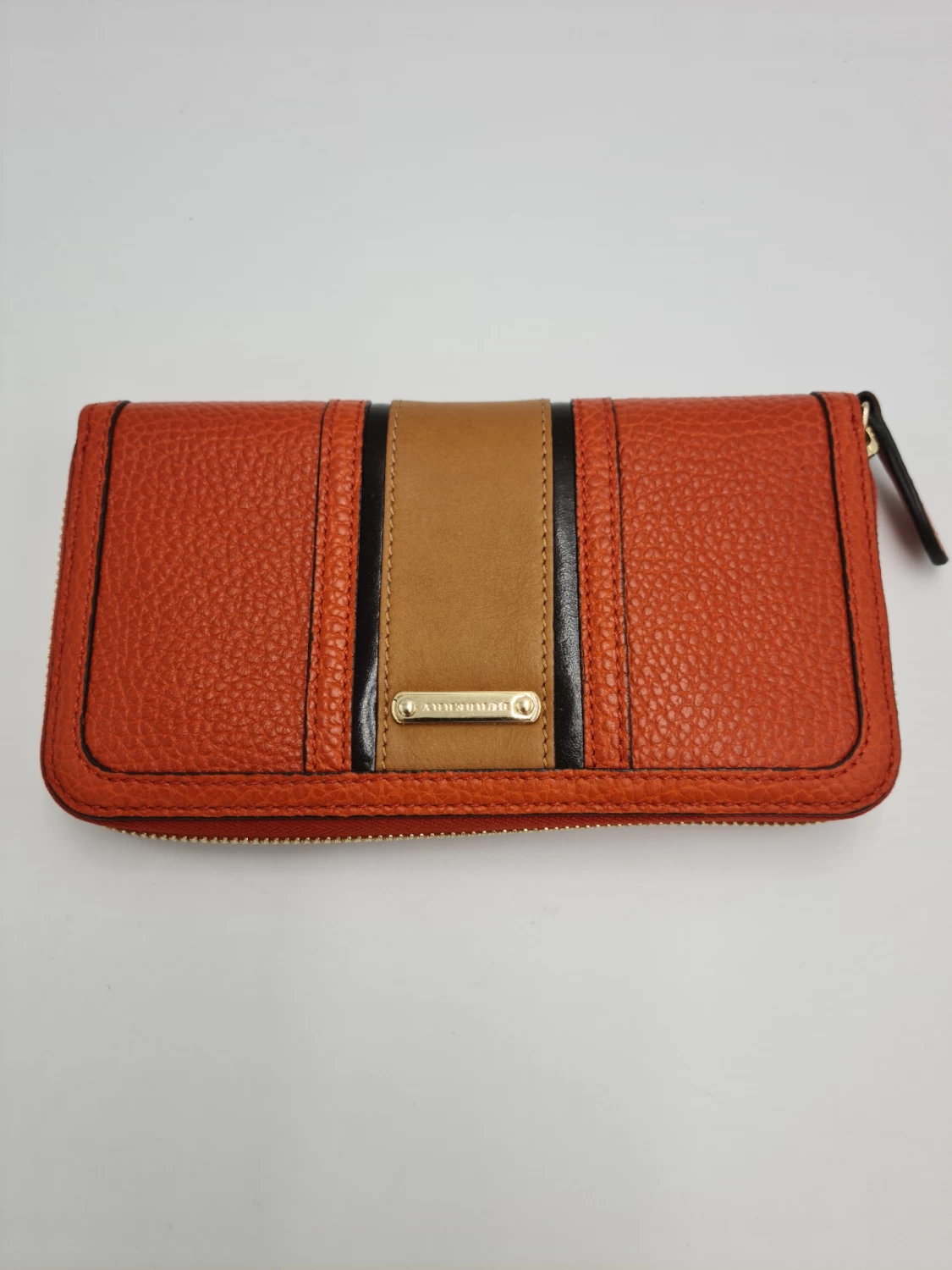     محفظة بربري الطويلة 