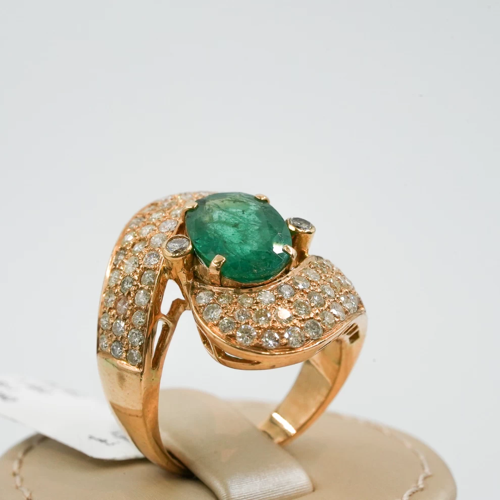     Diamond Emerald Ring 