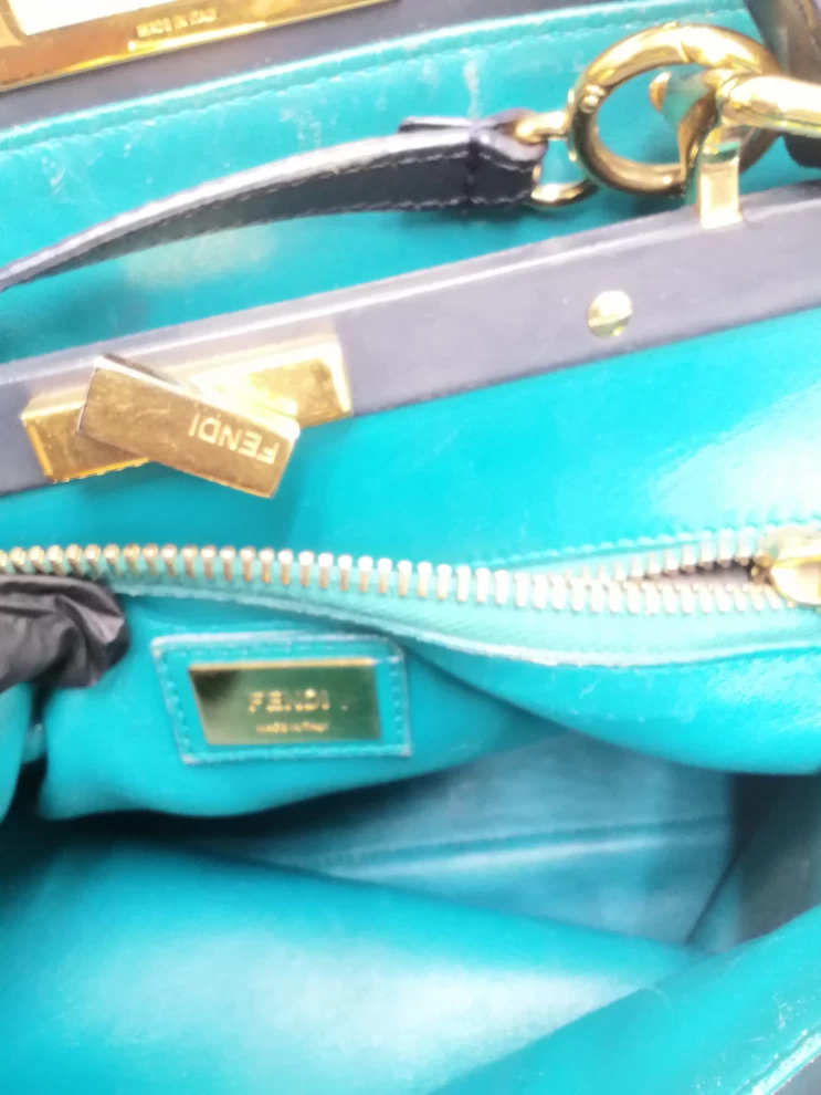     حقيبة فندي الجلدية الصغيرة بيكابو ذات المقبض العلوي 