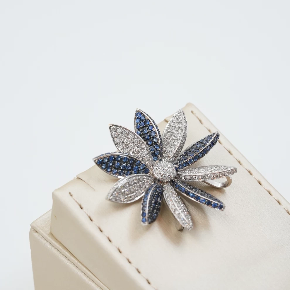     Diamond Broach 