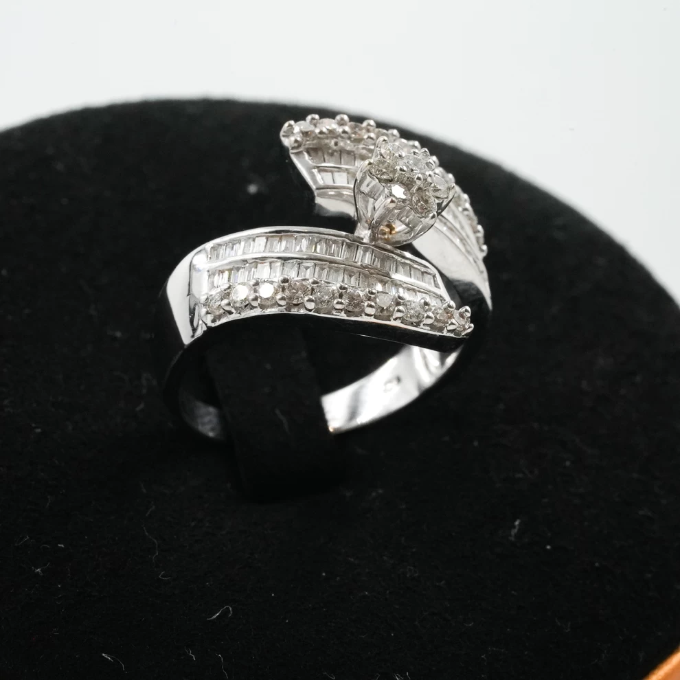     Diamond Ring 