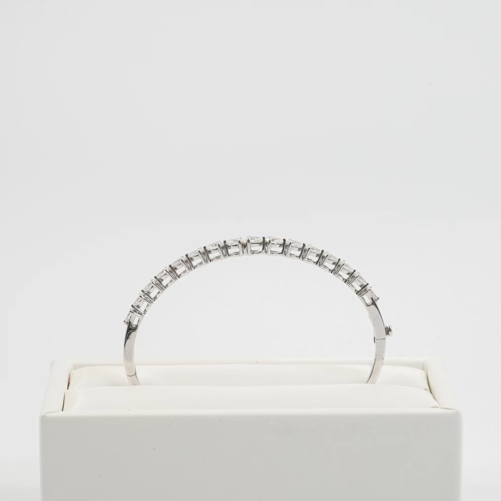     Diamond Bracelet 