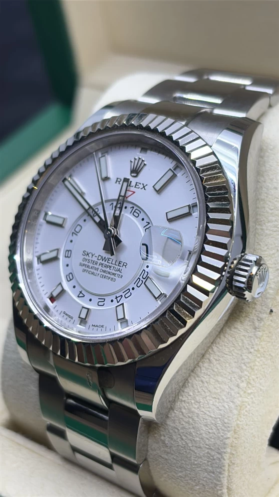     Rolex Sky-Dweller Oyster 