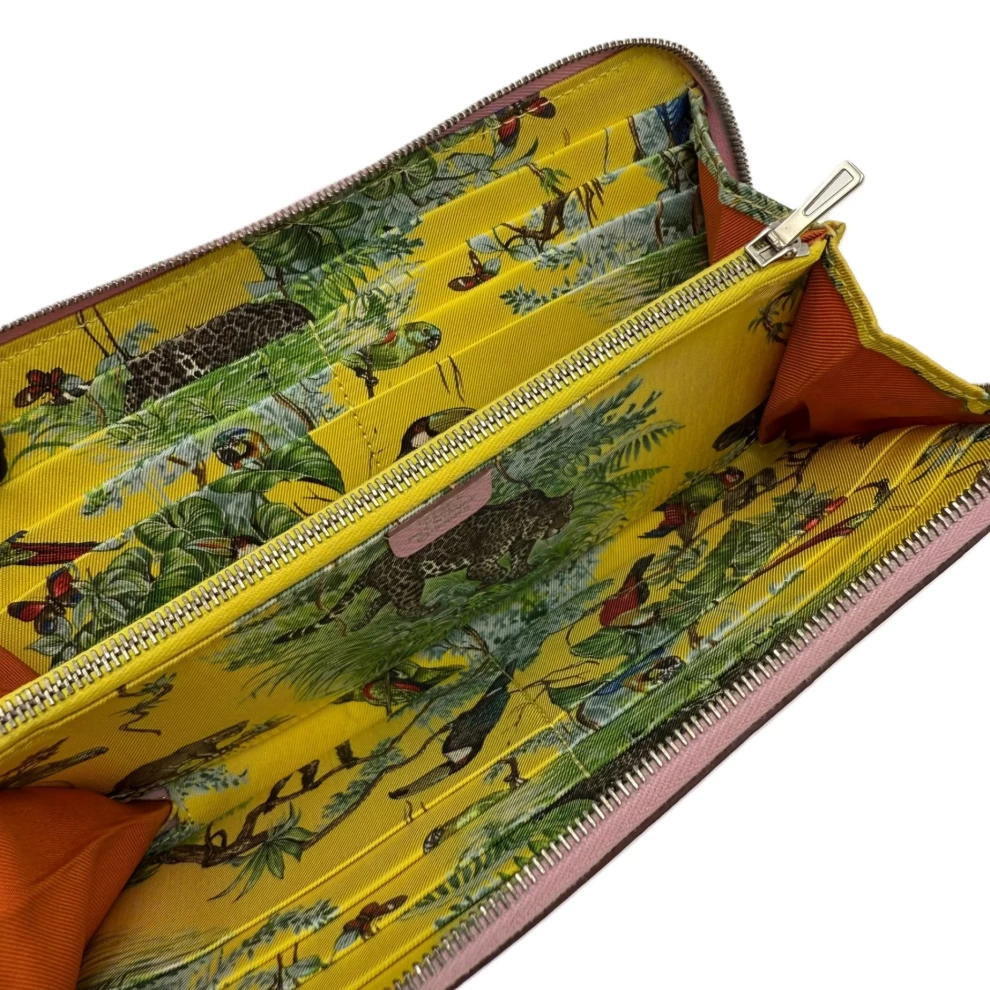     محفظة هيرمس سيلك إن أزاب الجلدية الطويلة باللون البنفسجي الفاتح والأصفر 