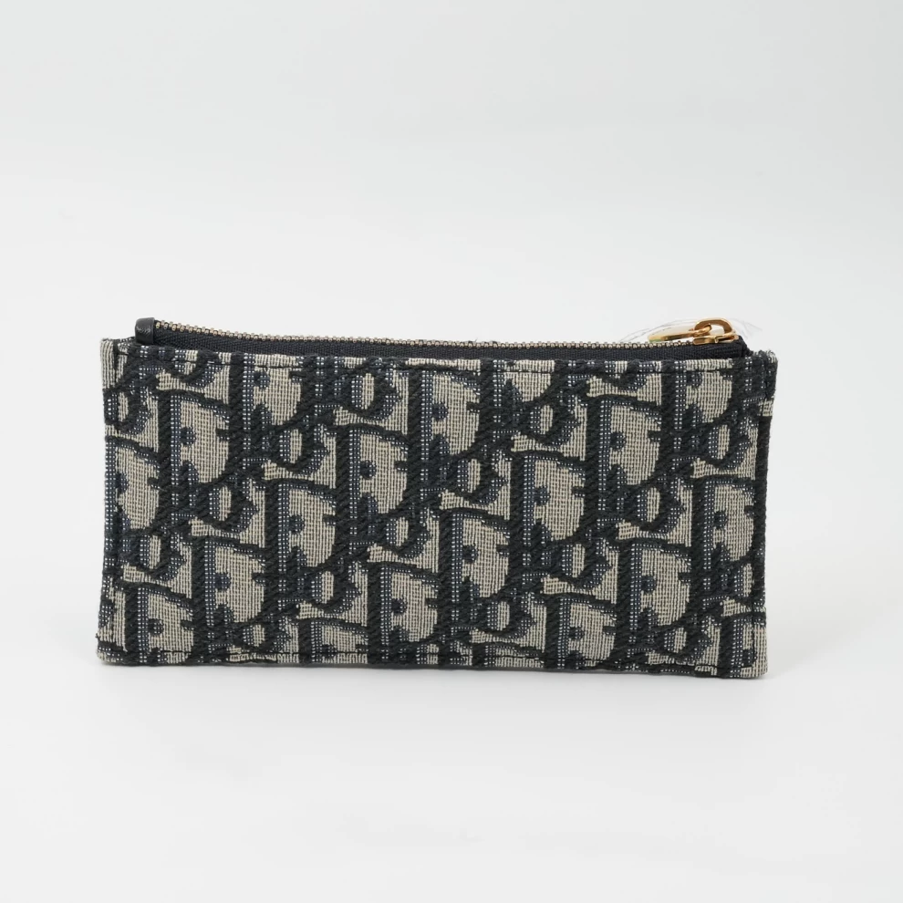     حامل بطاقات ديور أوبليك بسحاب: تصميم فاخر مدمج 