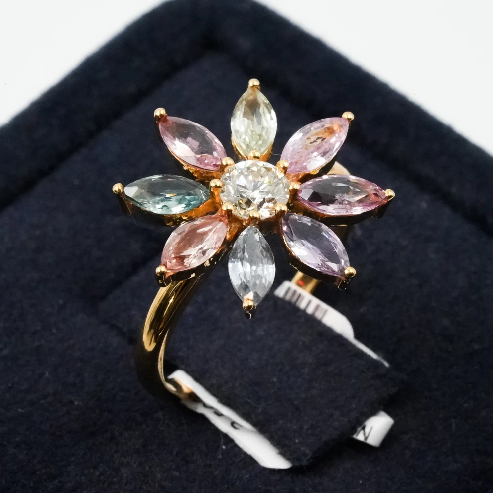     Yellow Gold - Diamond Ring 