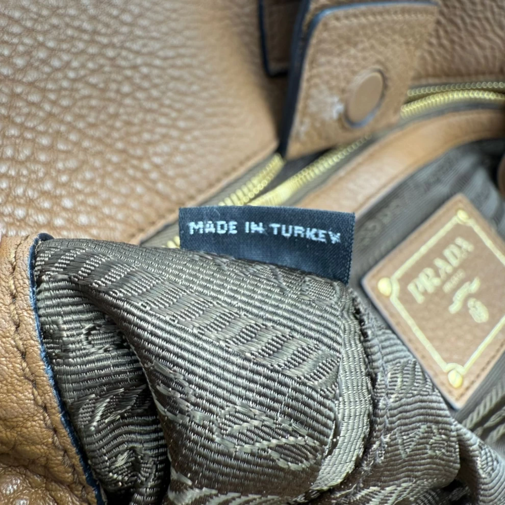     حقيبة برادا فيتيلو فينيكس تان براون من الجلد 