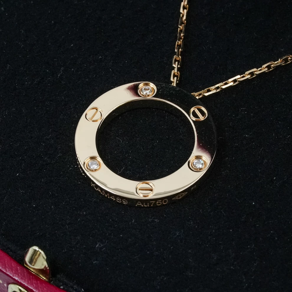     قلادة كارتييه لوف المرصعة بالألماس من الذهب 