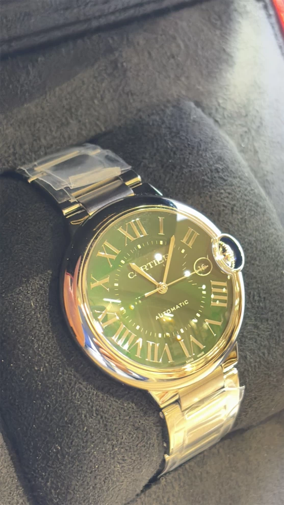     Cartier Balloon with the Sultanate's emblem 