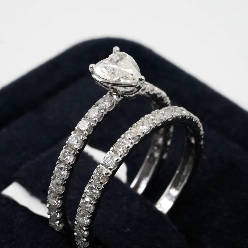     White Gold - Diamond Ring 