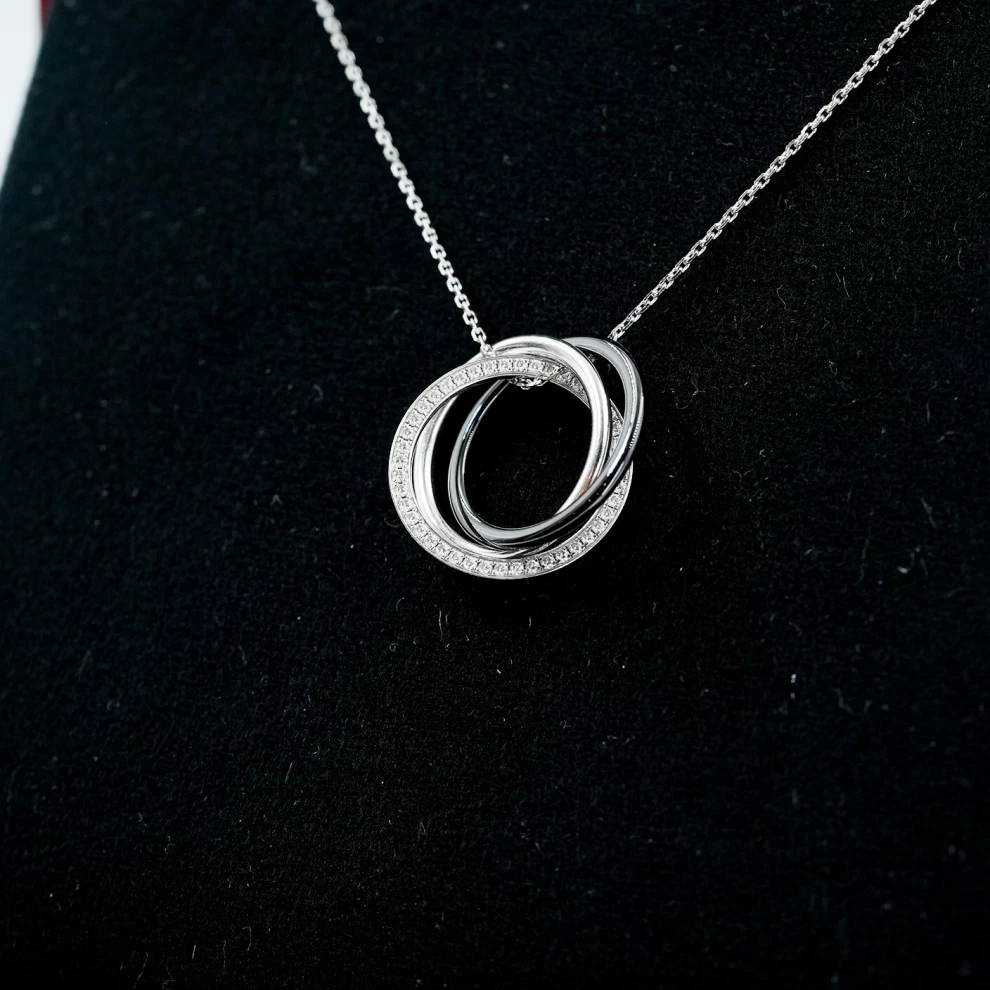     قلادة كارتييه ترينيتي من السيراميك 