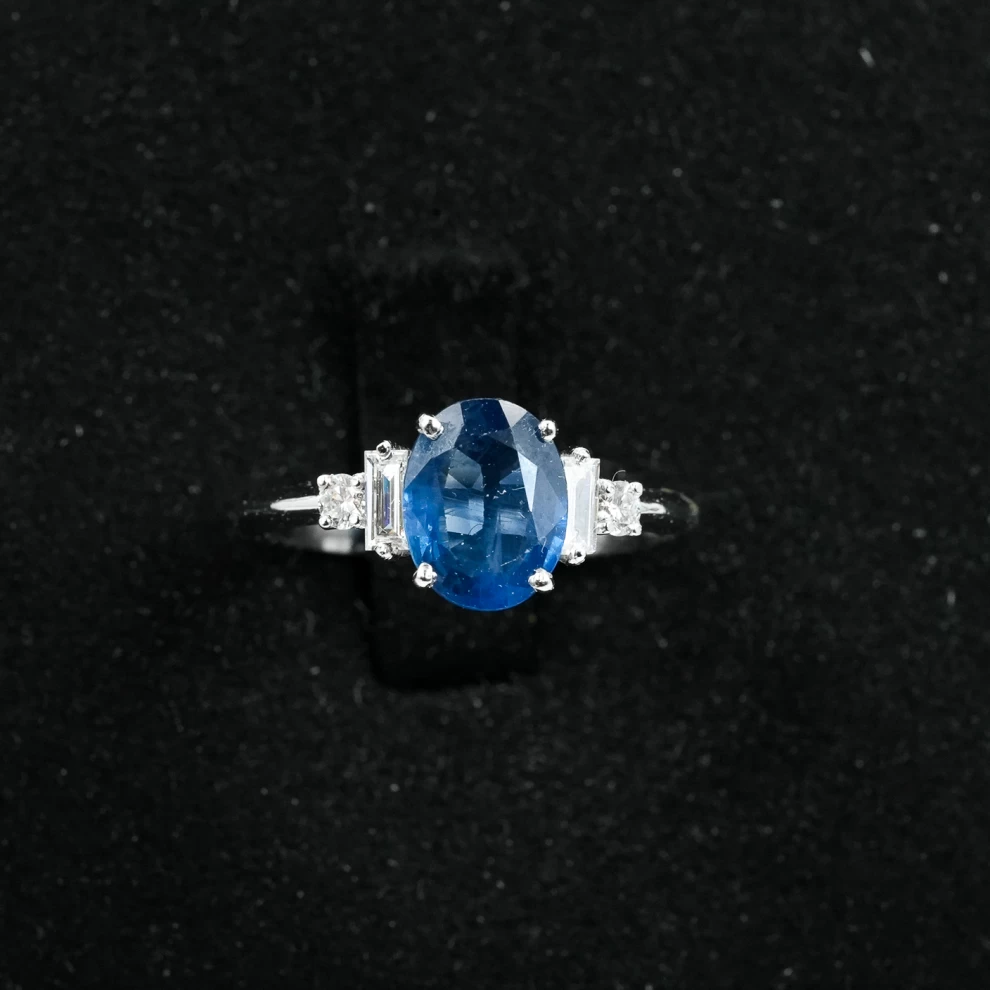 Women's Diamond Ring