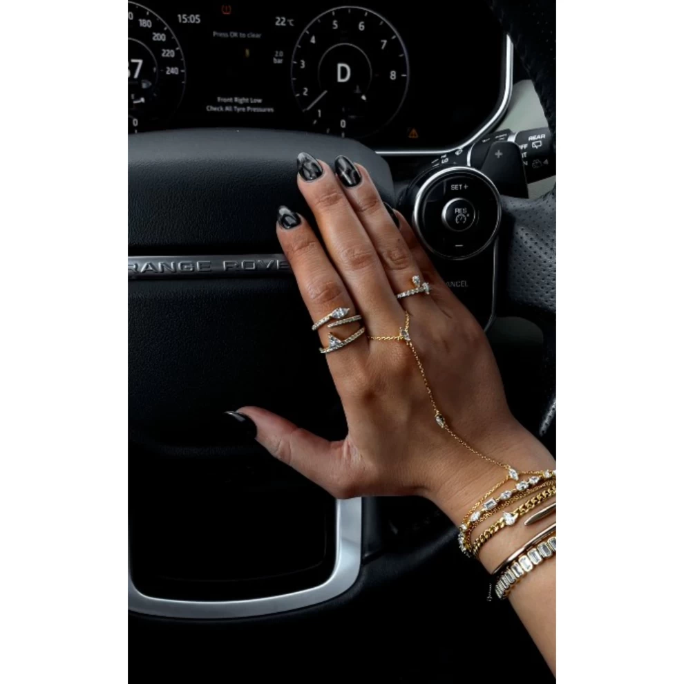     سلسلة يد من العنبر 