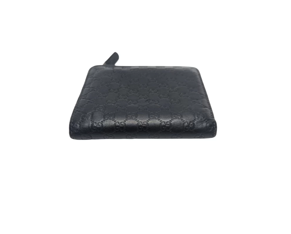     Gucci compact wallet 