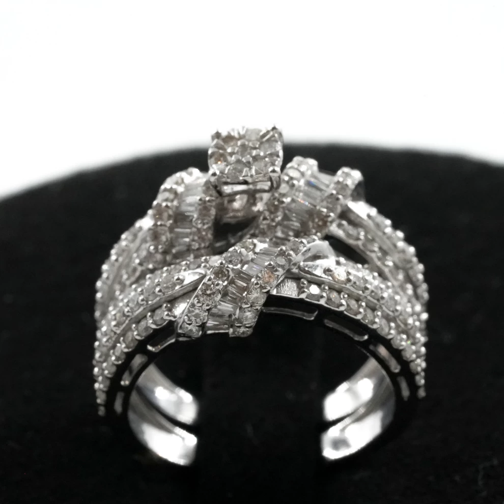     Diamond Ring Twins 