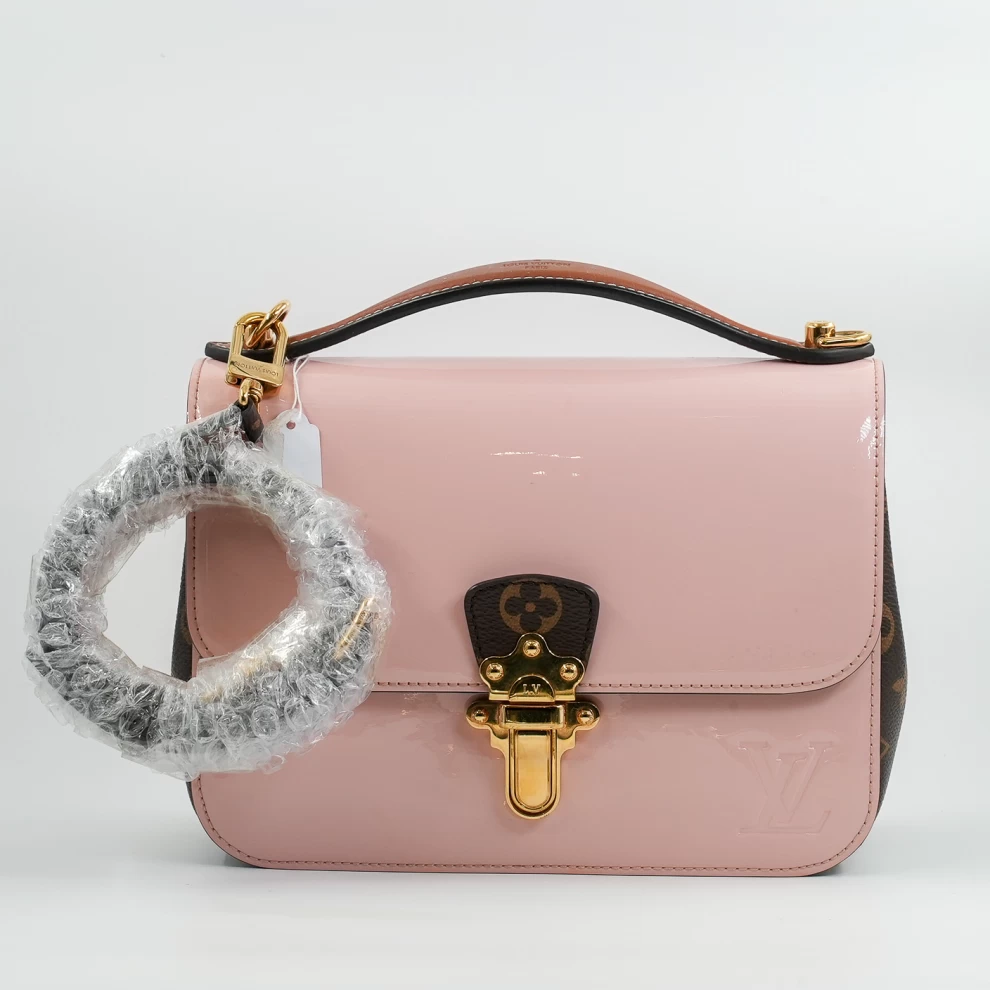 Louis Vuitton Monogram Handbag in Pink Patent Leather