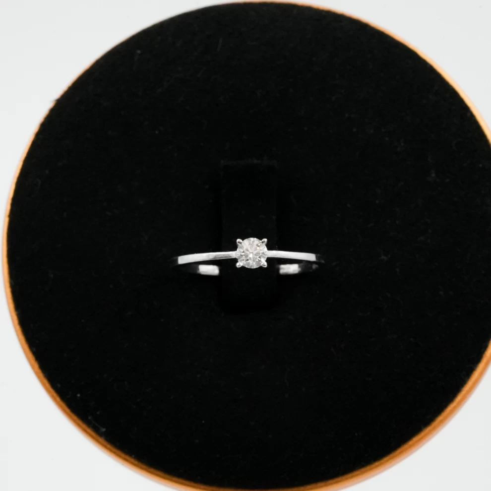     Diamond Ring 