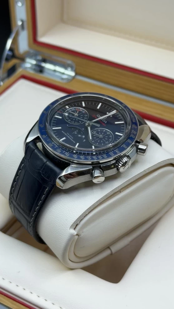     Omega Speedmaster Moonphase - Men's Watch 