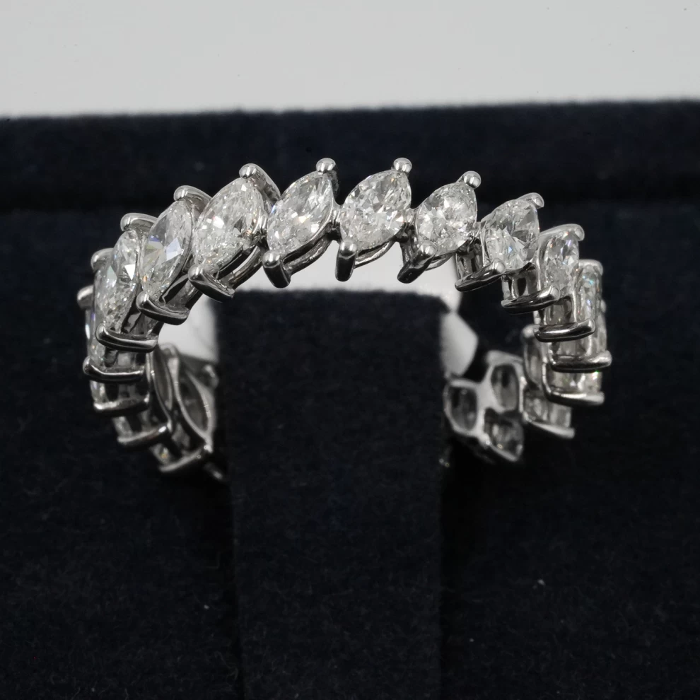     White Gold - Diamond Ring 