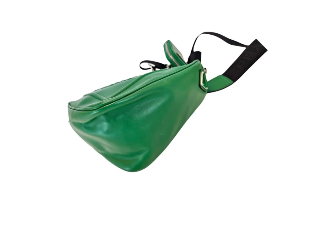     حقيبة كتف برادا المثلثة الخضراء 