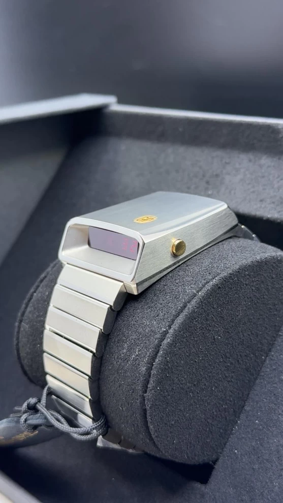     Girard-Perregaux Casquette Electronic - Men's watch 