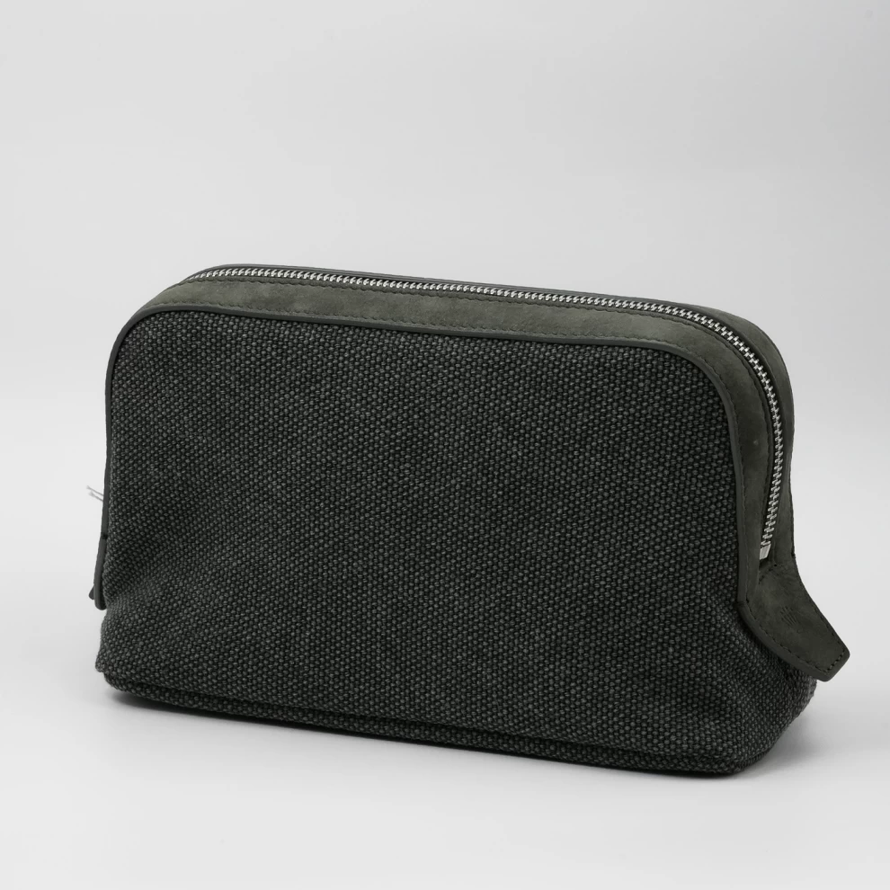     Rolex Collector's Toiletry Bag: Tweed and Suede Edition 