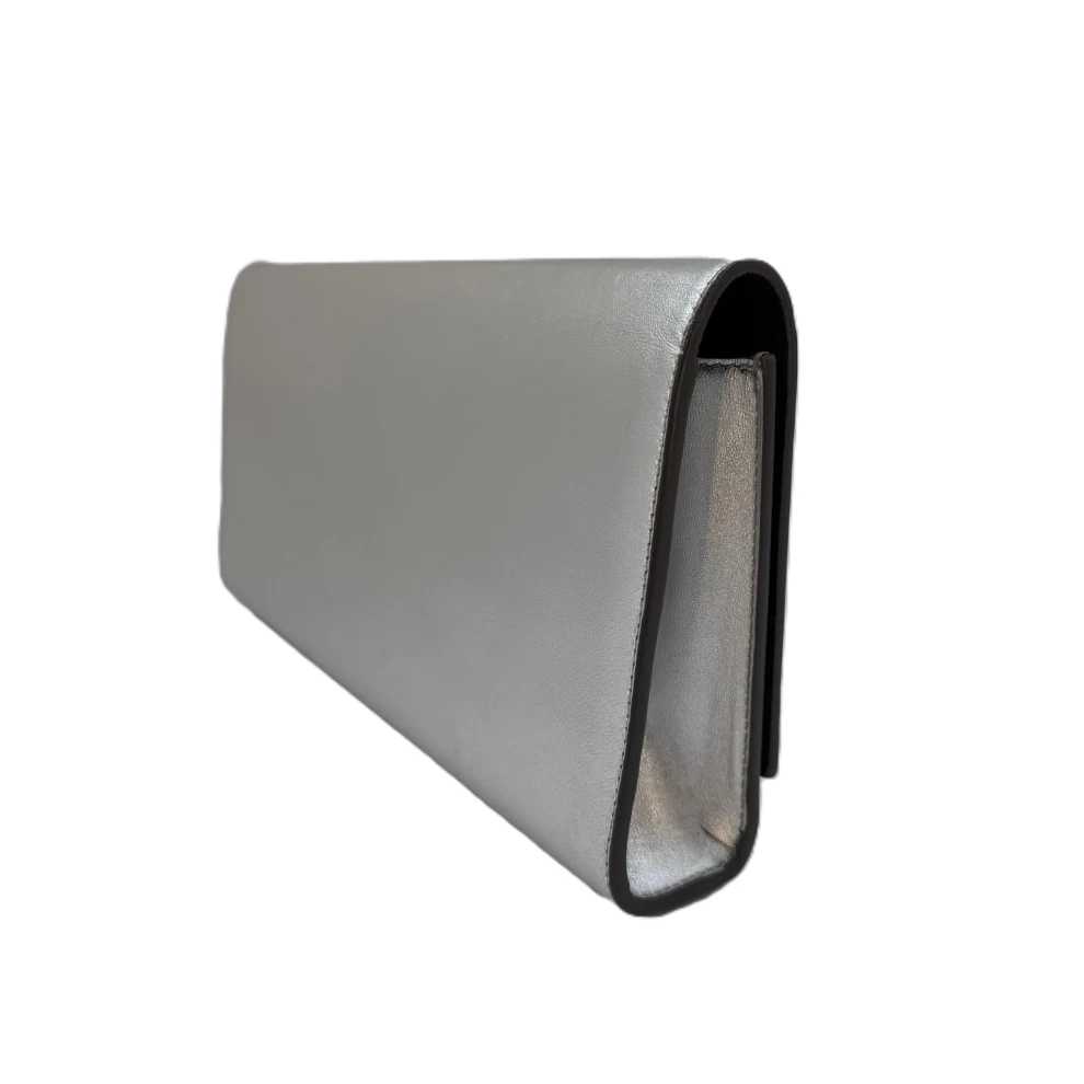     حقيبة كلاتش كيت من سان لوران، فضية معدنية، قابلة للطي 