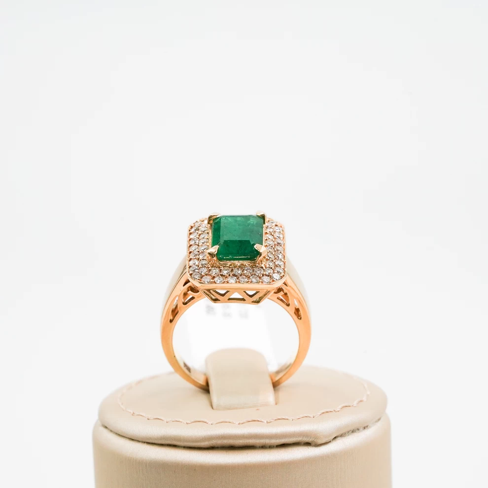     Diamond Emerald Ring 