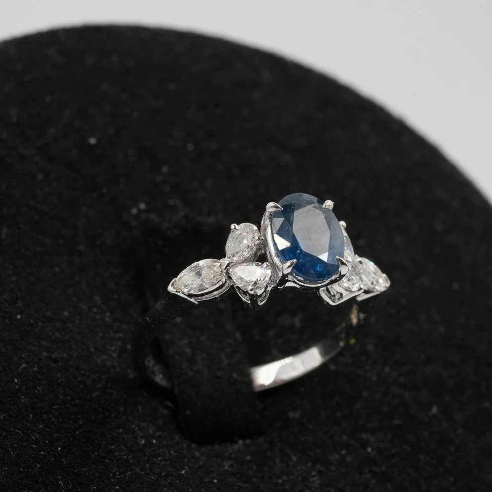 Women's Diamond Ring