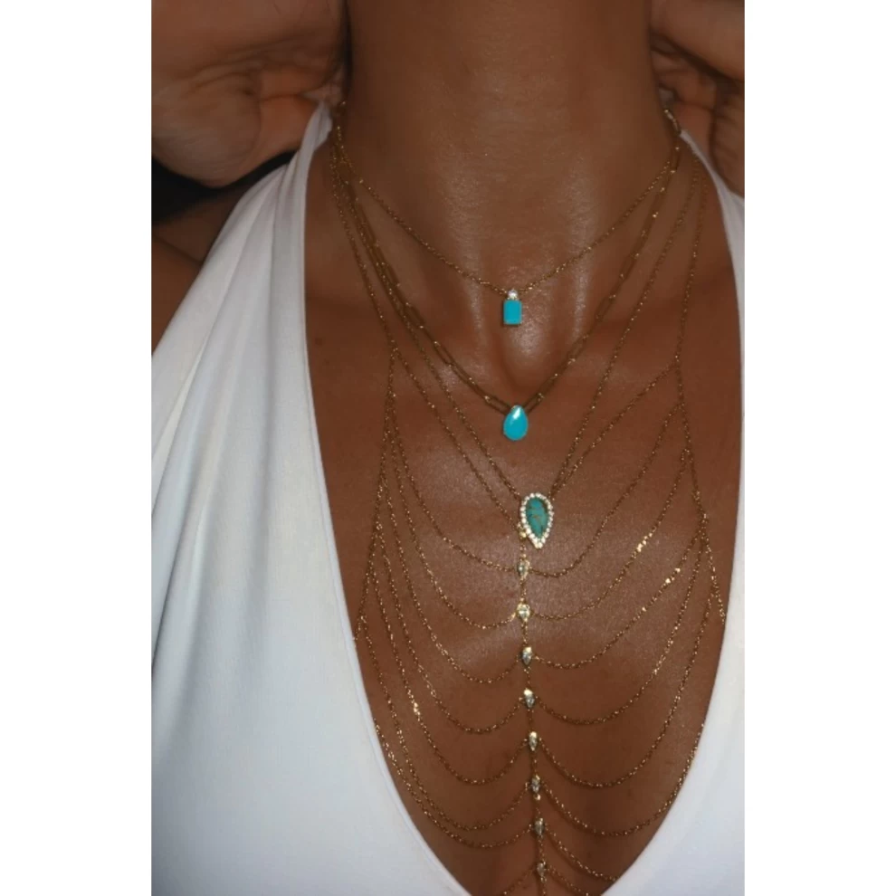     "قلادة من الفيروز الفارسي " 