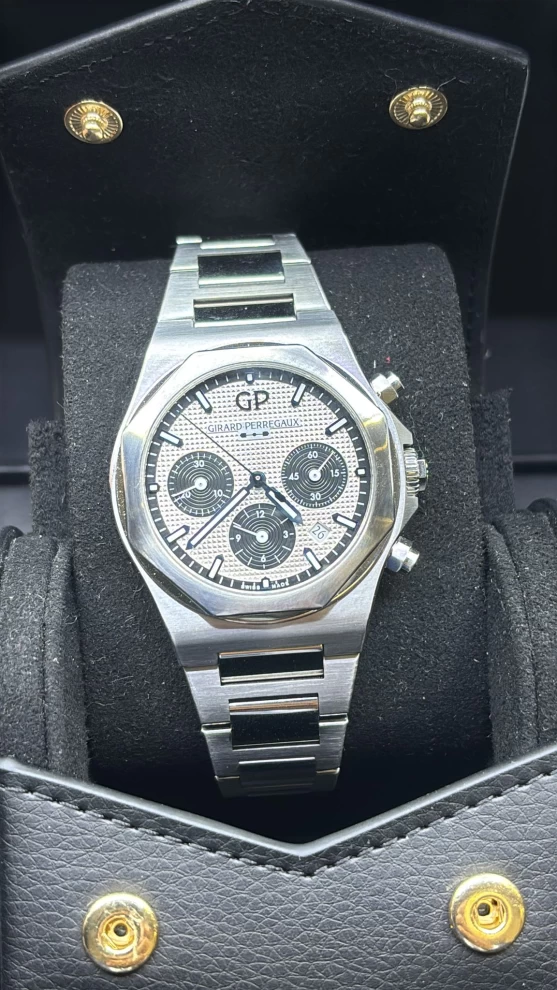     Girard-Perregaux Laureato 