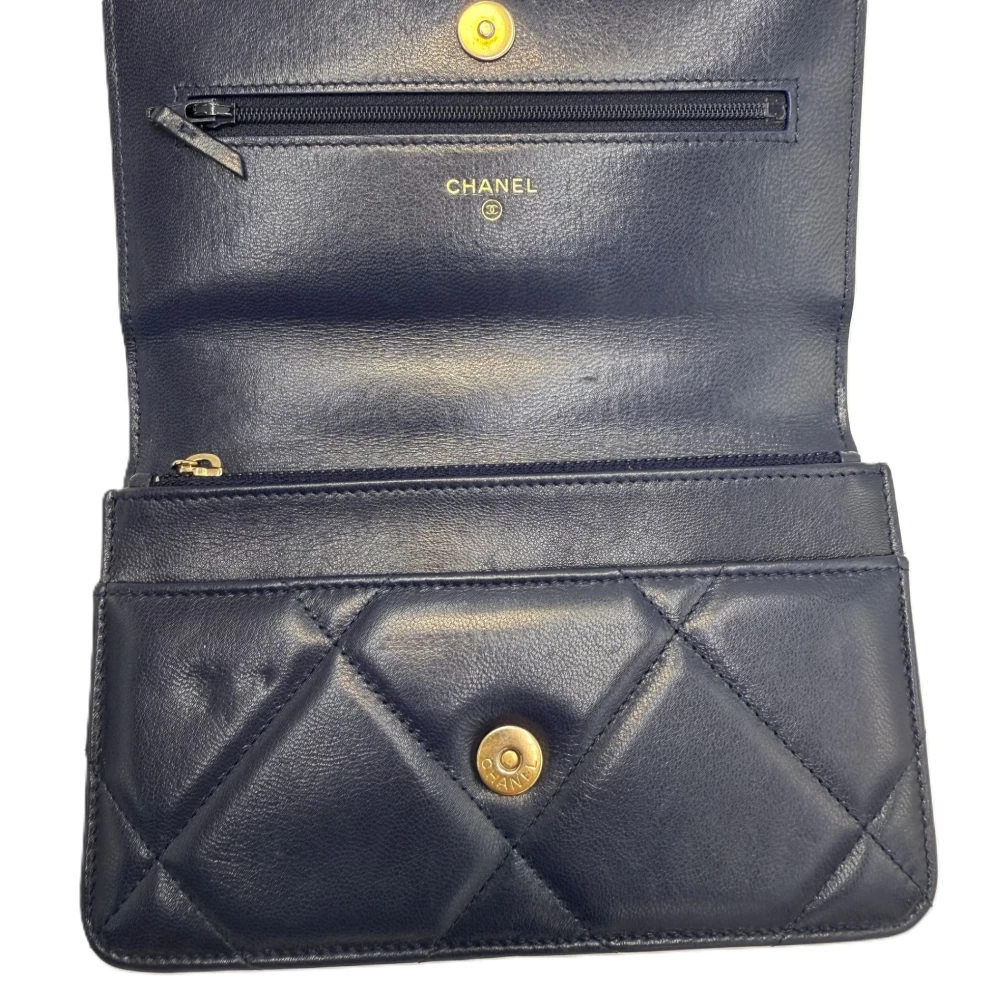     حقيبة كتف شانيل البحرية من جلد الحمل مقاس 19 بوصة مع سلسلة 