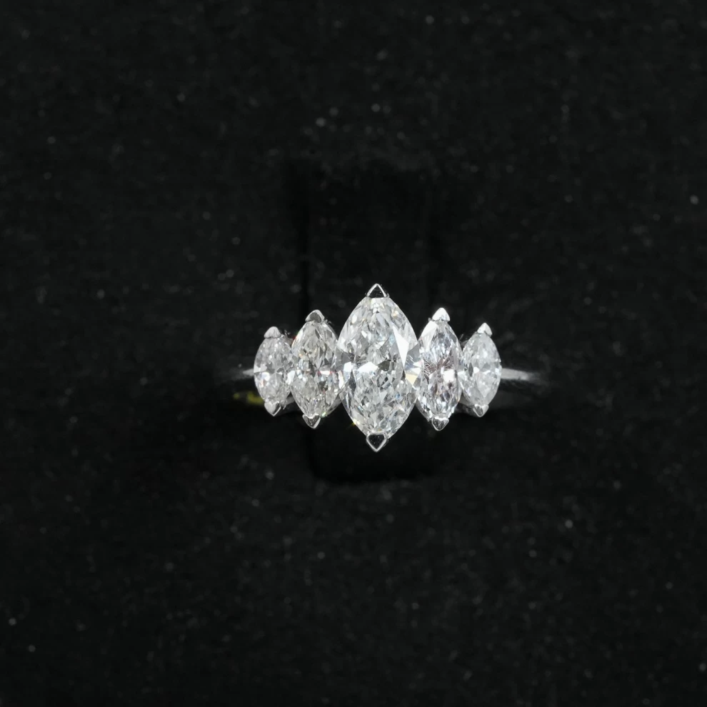 Women's Diamond Ring