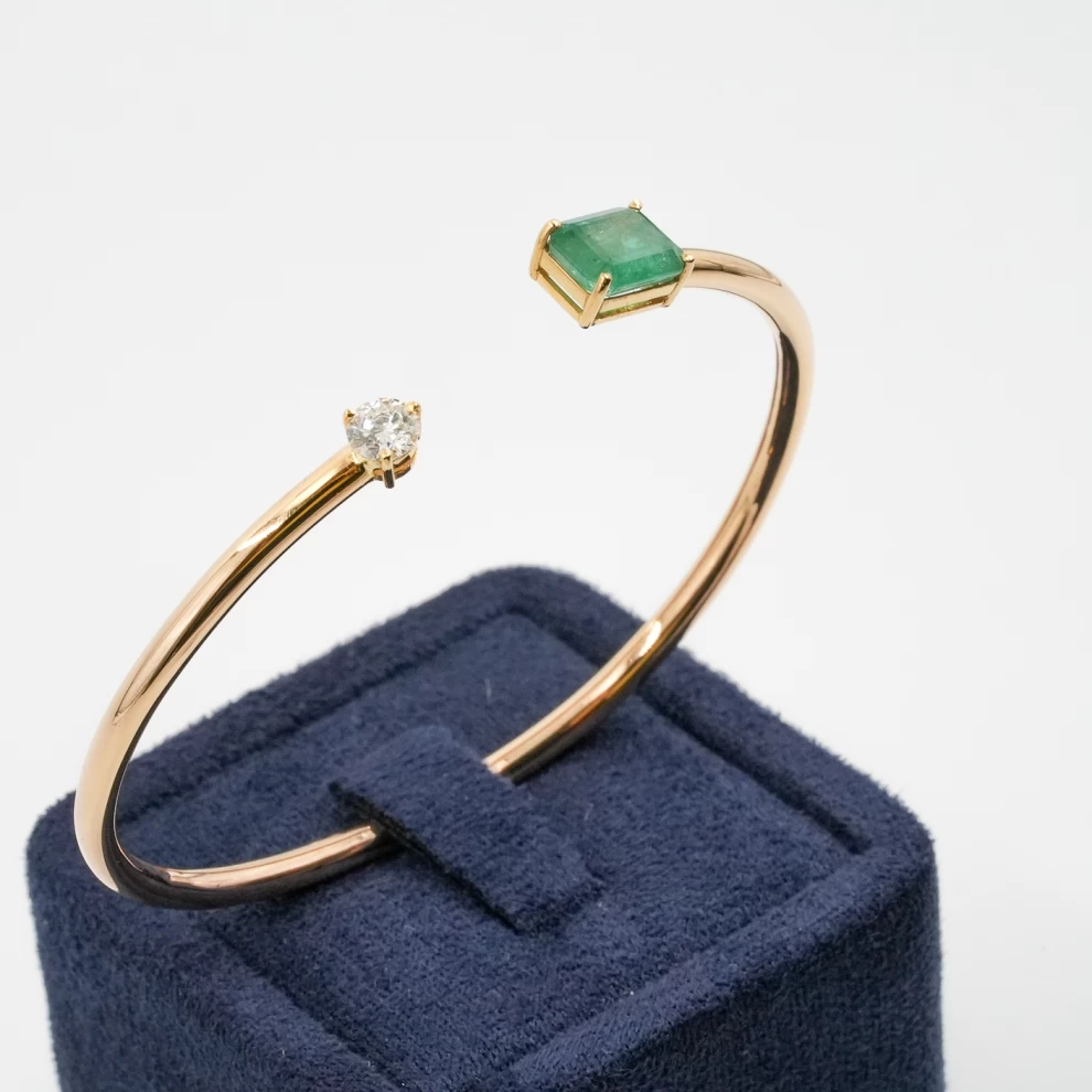     "سوار الماس للنساء " 