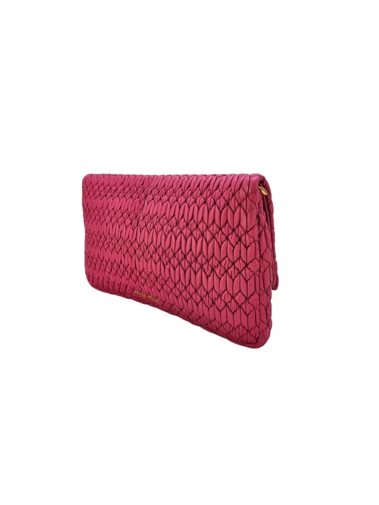     حقيبة كتف جلدية ميو ميو وردية اللون 