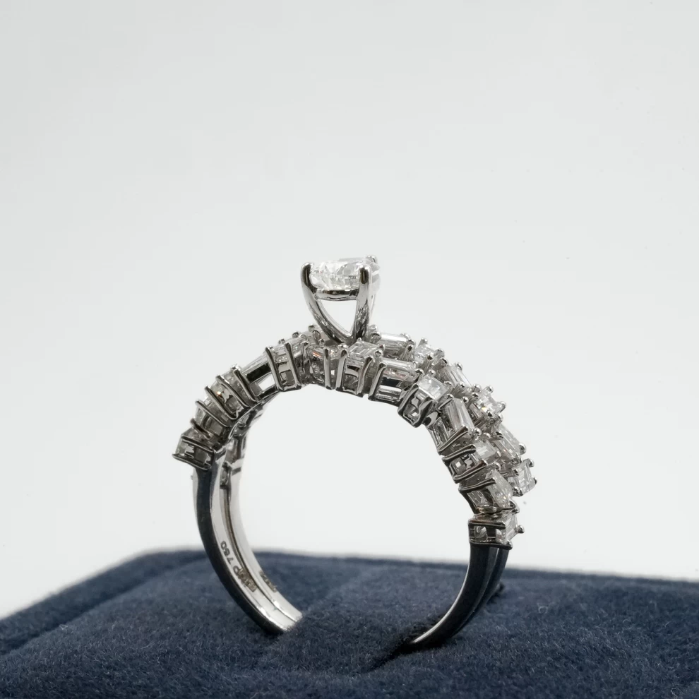     Twin Rings with Diamond 