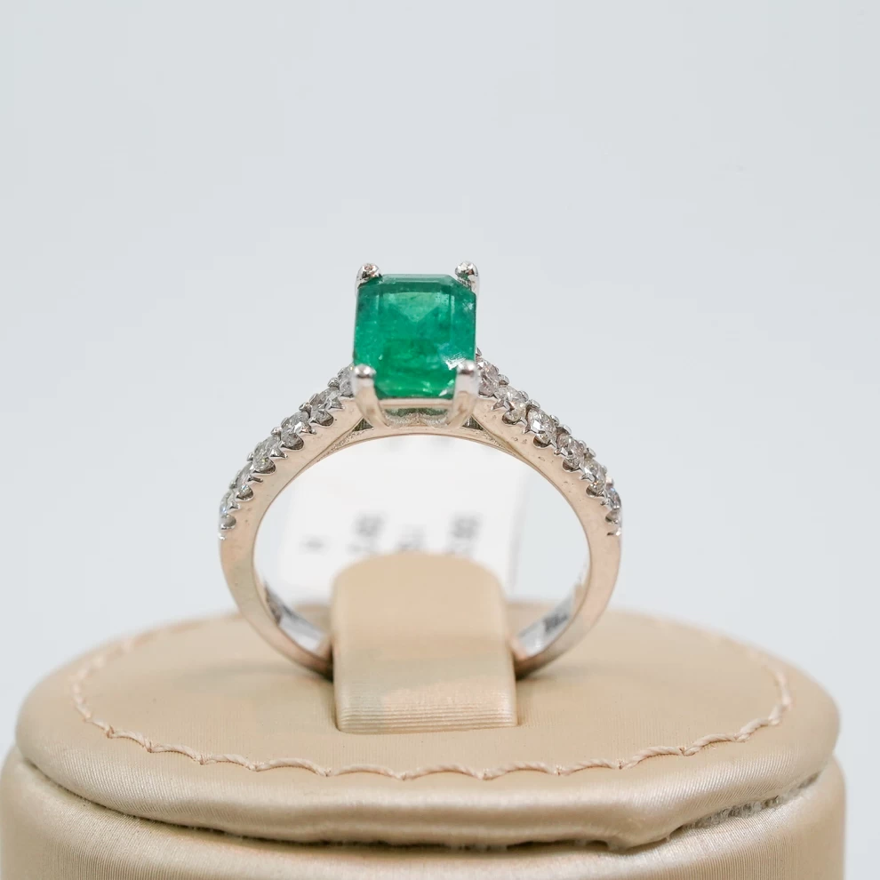     Diamond Emerald Ring 