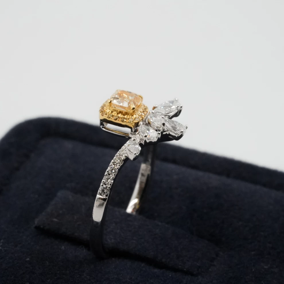     "خاتم الماس للنساء " 