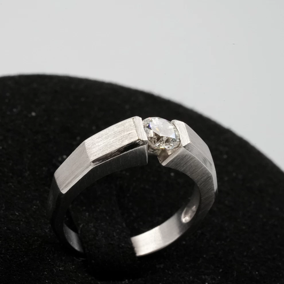 Women's Diamond Ring