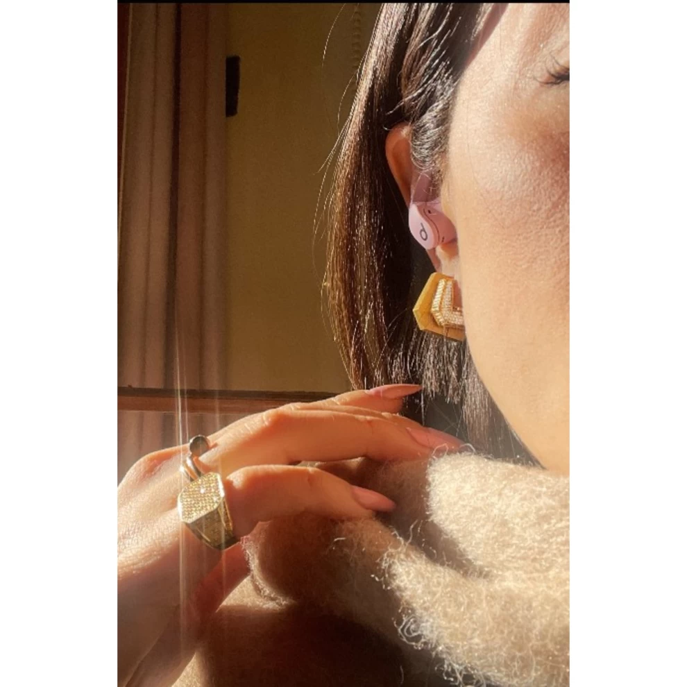     AMINA HEX MATTE HOOPS 